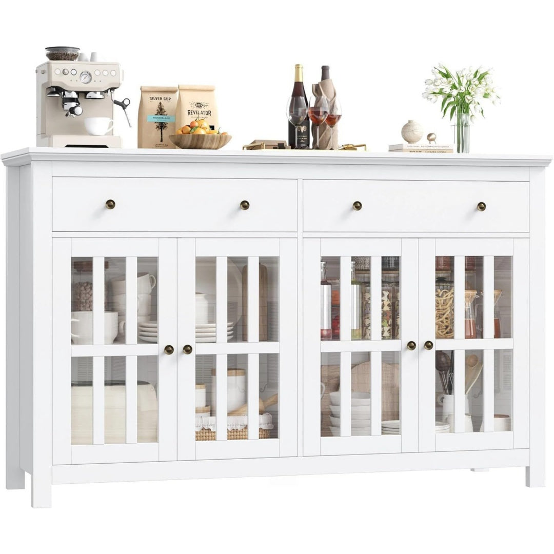 Verstellbare Ablagen und Glastueren an dem Sideboard
