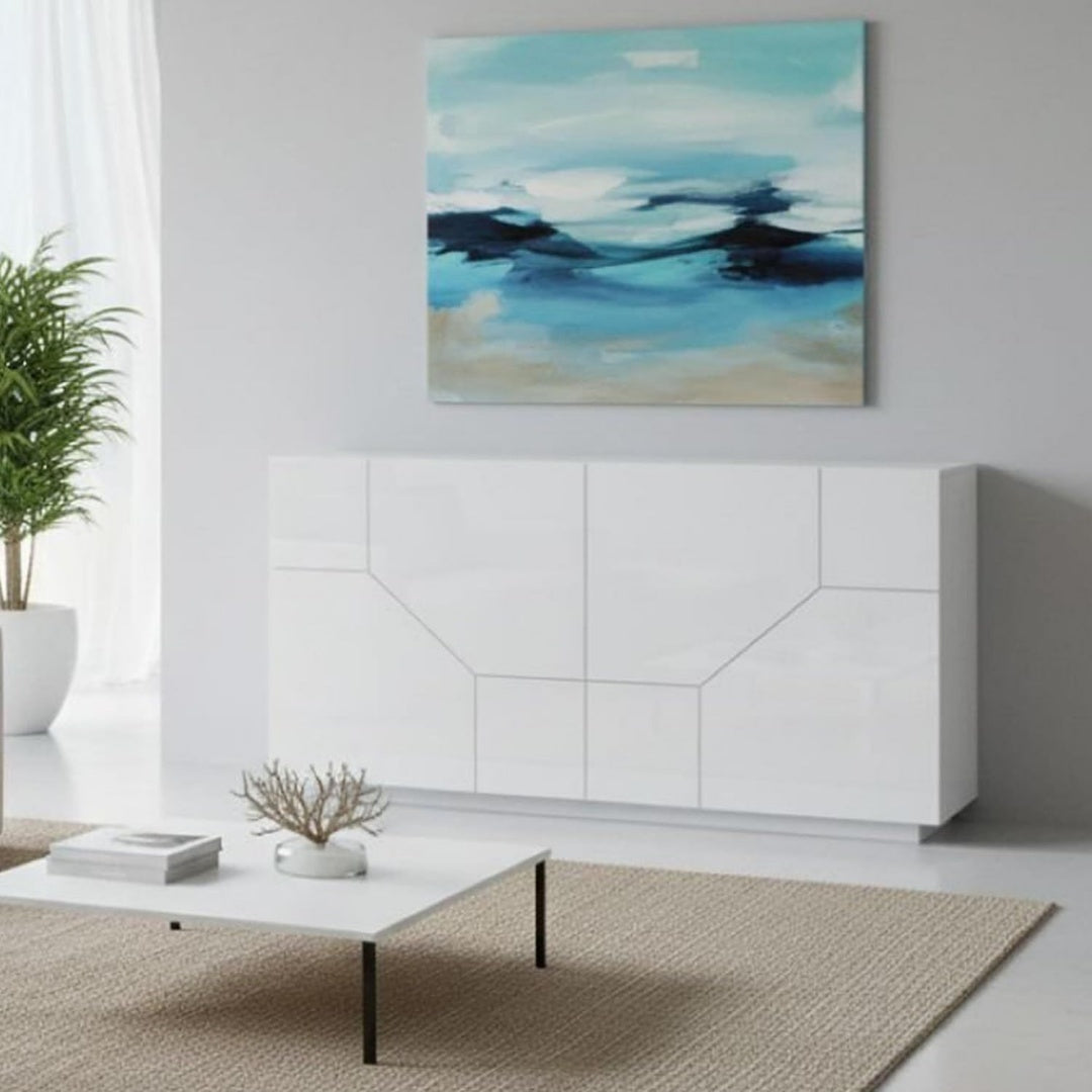 Grifflose Fronten an dem Sideboard aus Metall