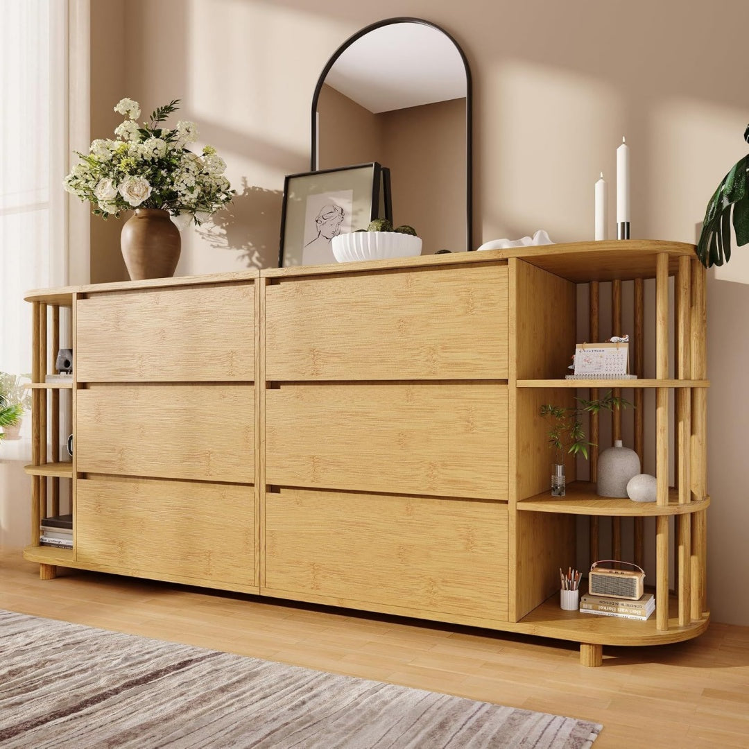 6 Schubladen und offene Ablagen an dem Sideboard